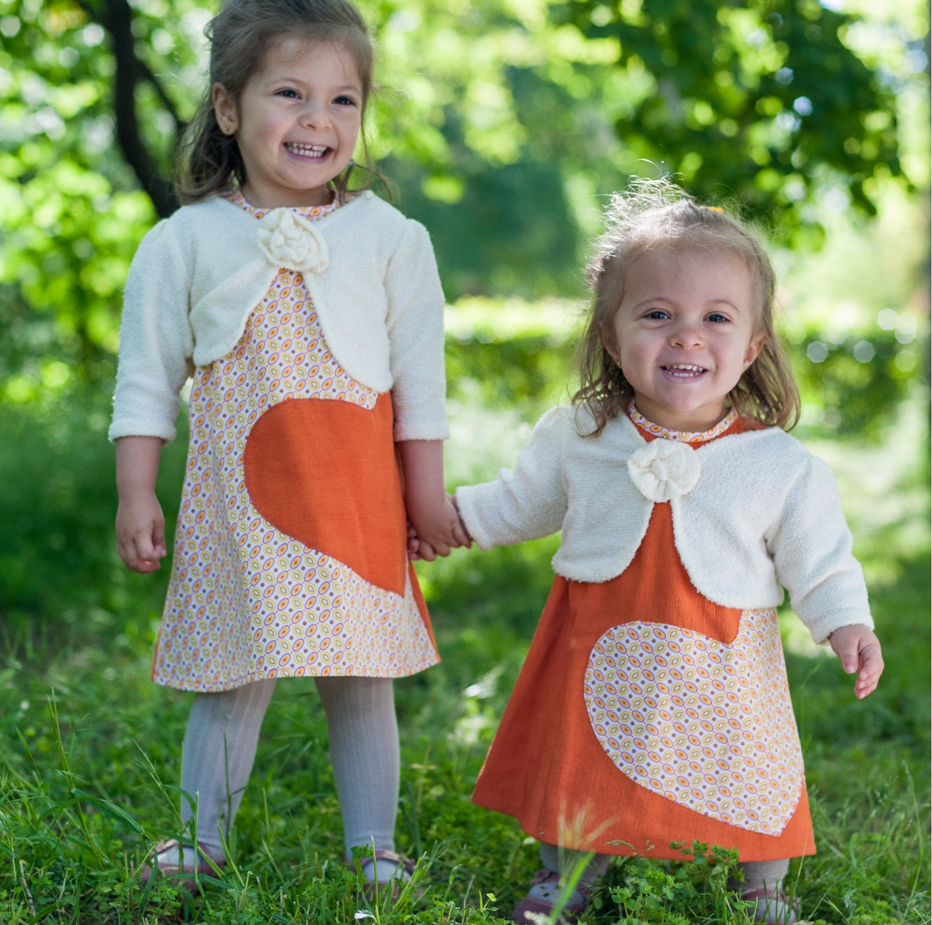 two children with achondroplasia smiling outdoors